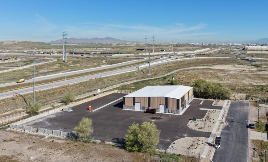 2256 S 5700 W, West Valley City, UT à louer - Photo de l’immeuble – Image 2 sur 15
