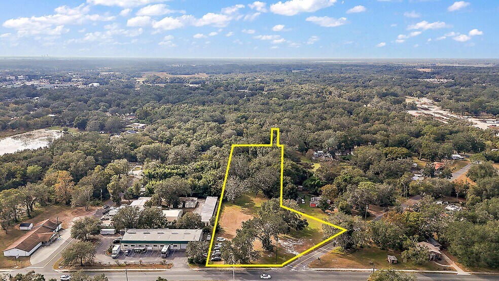 2409 Montclair Rd, Leesburg, FL à vendre - Photo de l’immeuble – Image 2 sur 10