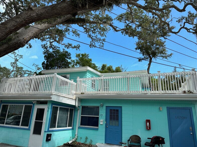 614 Oak Ave, Clearwater, FL à vendre - Photo de l’immeuble – Image 2 sur 40