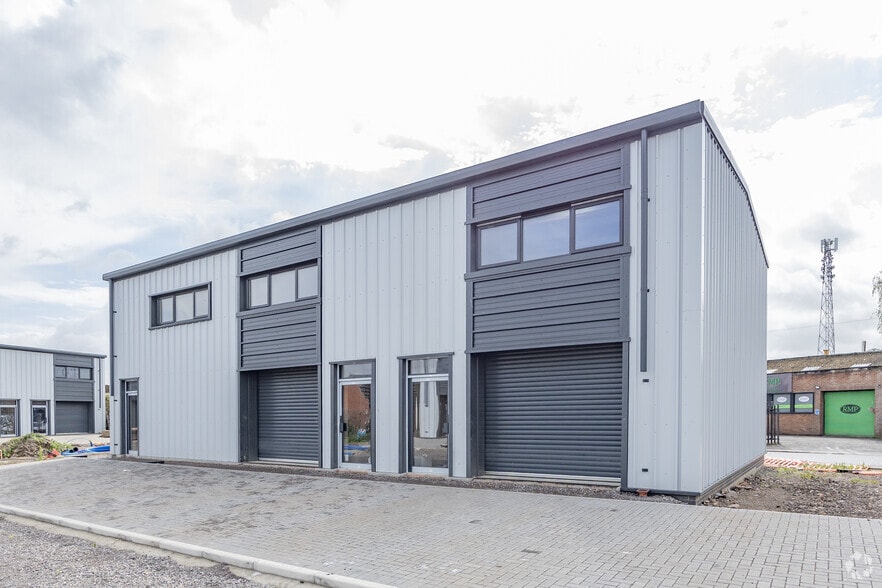 10-12 Lower Tuffley Ln, Gloucester à louer - Photo principale – Image 2 sur 5