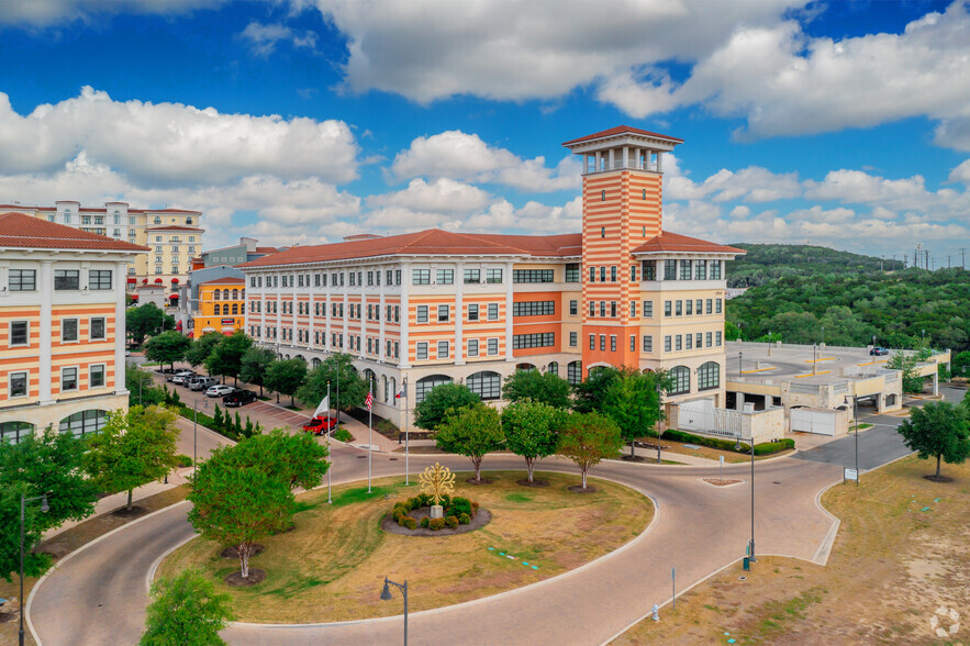 17806 W Interstate 10, San Antonio, TX à louer - Photo de l’immeuble – Image 1 sur 11