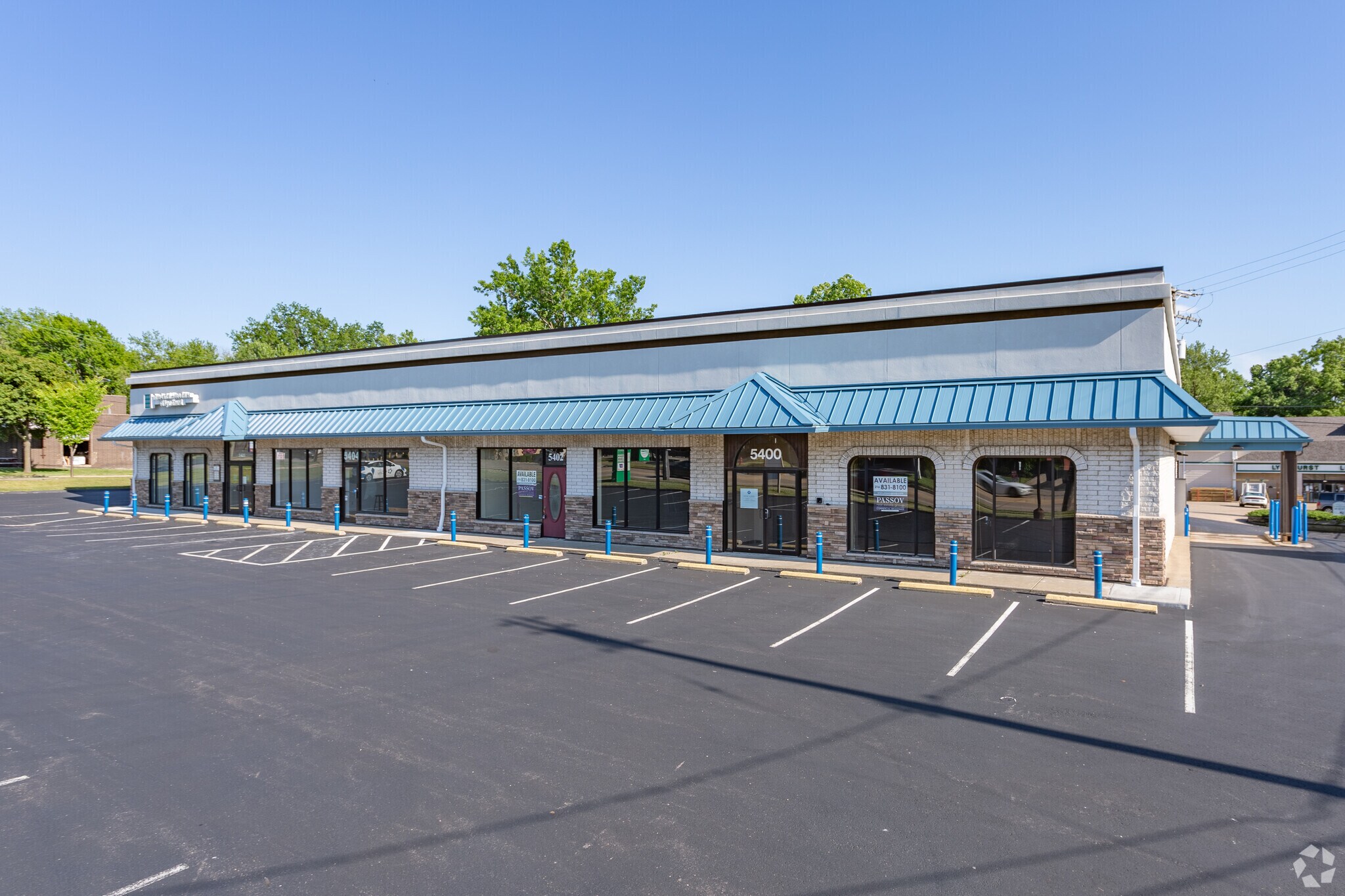 5400-5404 Mayfield Rd, Lyndhurst, OH à louer Photo de l’immeuble– Image 1 sur 9