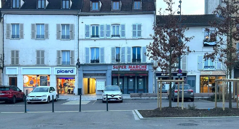 10 Place Du Marche, Arpajon à louer - Photo principale – Image 1 sur 1