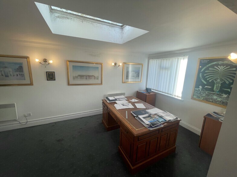 264 Sandbanks Rd, Poole à louer - Photo de l’immeuble – Image 3 sur 6