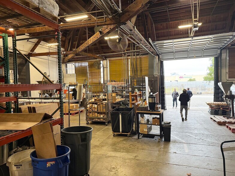 3098 E 10th St, Oakland, CA à louer - Photo de l’immeuble – Image 3 sur 15