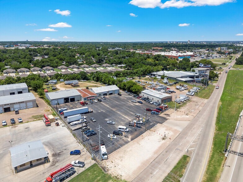 3325 Jack Kultgen Expy, Waco, TX à vendre - Photo de l’immeuble – Image 1 sur 6