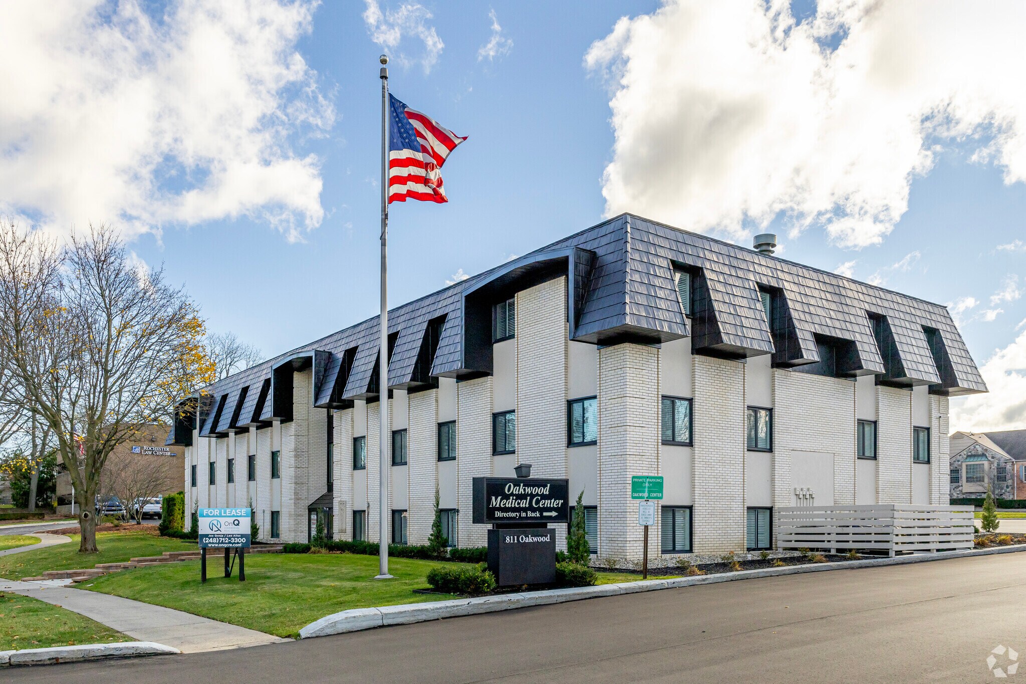 811 Oakwood Dr, Rochester, MI à louer Photo principale– Image 1 sur 12