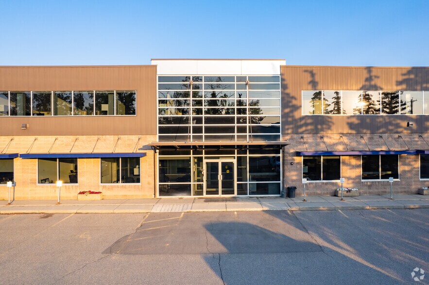 5799 3rd St SE, Calgary, AB à vendre - Photo de l’immeuble – Image 3 sur 5