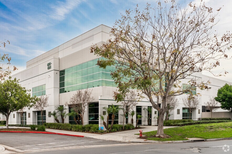 6201-6251 Knott Ave, Buena Park, CA à louer - Photo de l’immeuble – Image 3 sur 6