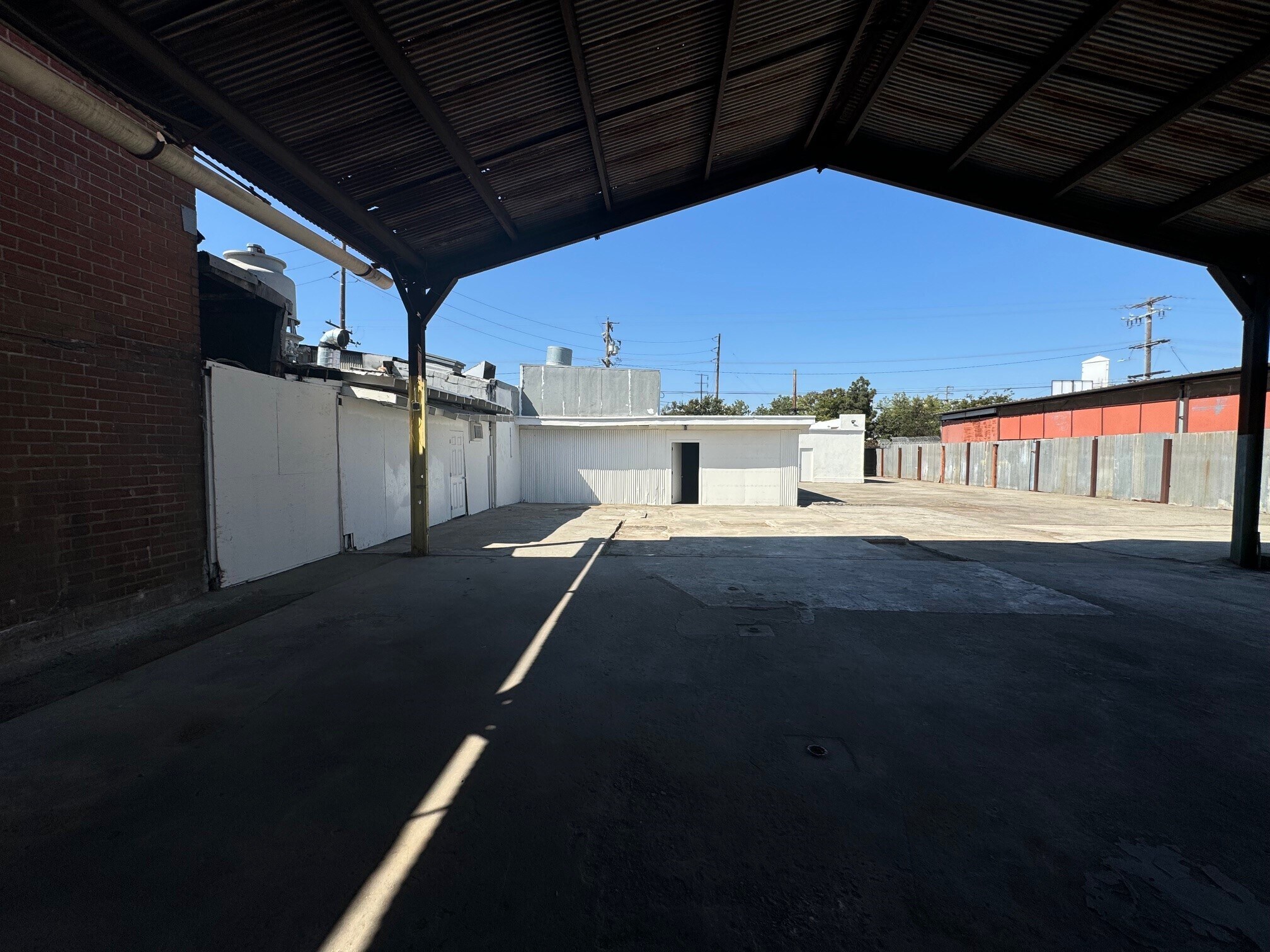 1922 W Rosecrans Ave, Gardena, CA à louer Photo principale– Image 1 sur 12