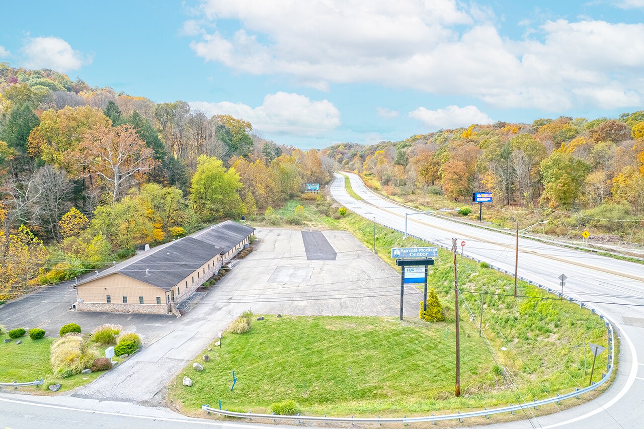 1600 Wildlife Lodge Rd, Lower Burrell, PA à louer Photo de l’immeuble– Image 1 sur 39