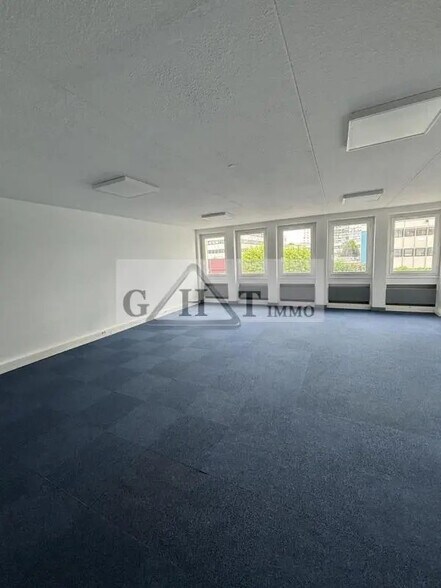 Bureau dans Ivry-sur-Seine à louer - Photo de l’immeuble – Image 1 sur 3