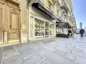 Rue De Rennes, Paris à louer Photo de l’immeuble– Image 1 sur 3