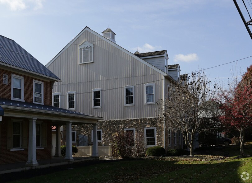 342 E Main St, Leola, PA à louer - Photo de l’immeuble – Image 2 sur 15