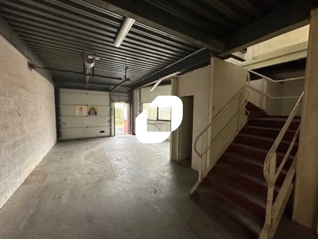 Local d’activités dans Eaubonne à louer Photo de l’immeuble– Image 1 sur 12