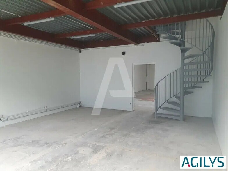 Local d’activités dans Champigny-sur-Marne à louer - Photo de l’immeuble – Image 3 sur 6