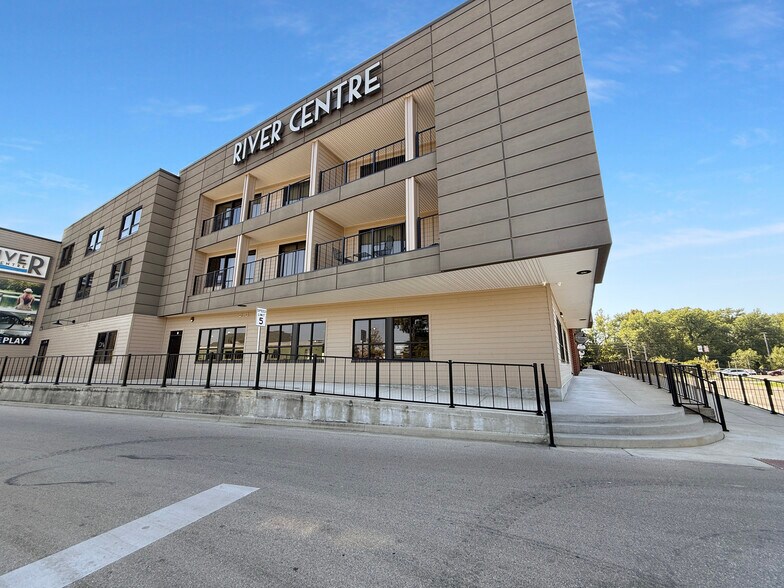 225 River Centre Landing, Jasper, IN à louer - Photo de l’immeuble – Image 1 sur 2