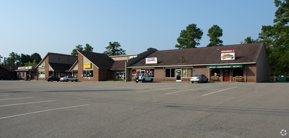 6441-6451 Yadkin Rd, Fayetteville, NC à louer - Photo principale – Image 2 sur 23