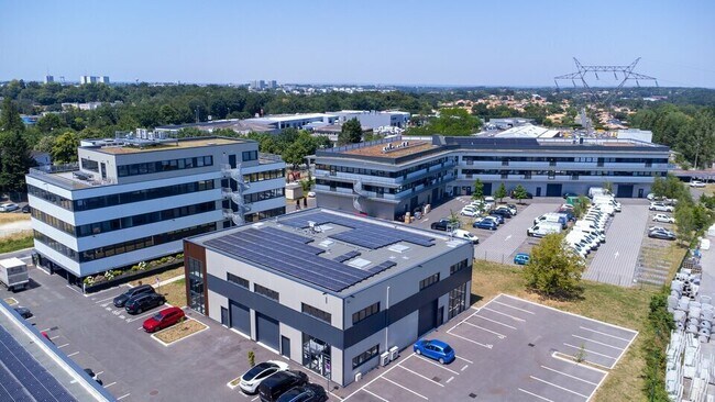 Plus de détails pour Local d’activités à vendre