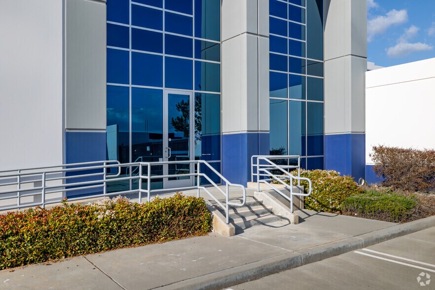 22705 Newhope St, Moreno Valley, CA à louer - Photo de l’immeuble – Image 2 sur 8
