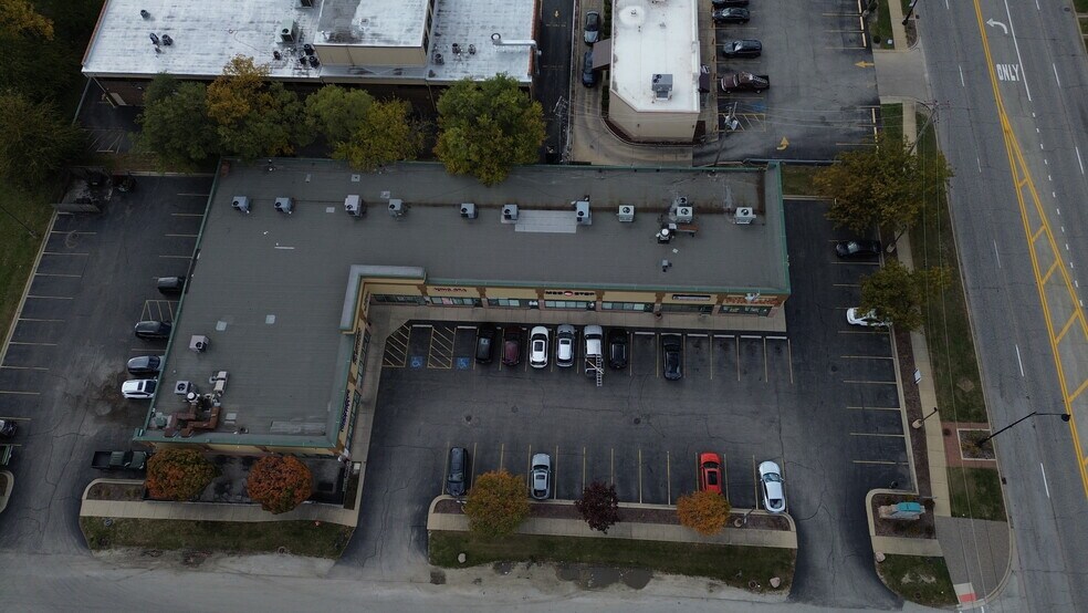 7831 W 95th St, Hickory Hills, IL à louer - Photo de l’immeuble – Image 2 sur 6