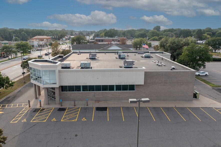 6800 Bass Lake Rd, Crystal, MN à vendre - Photo de l’immeuble – Image 3 sur 5