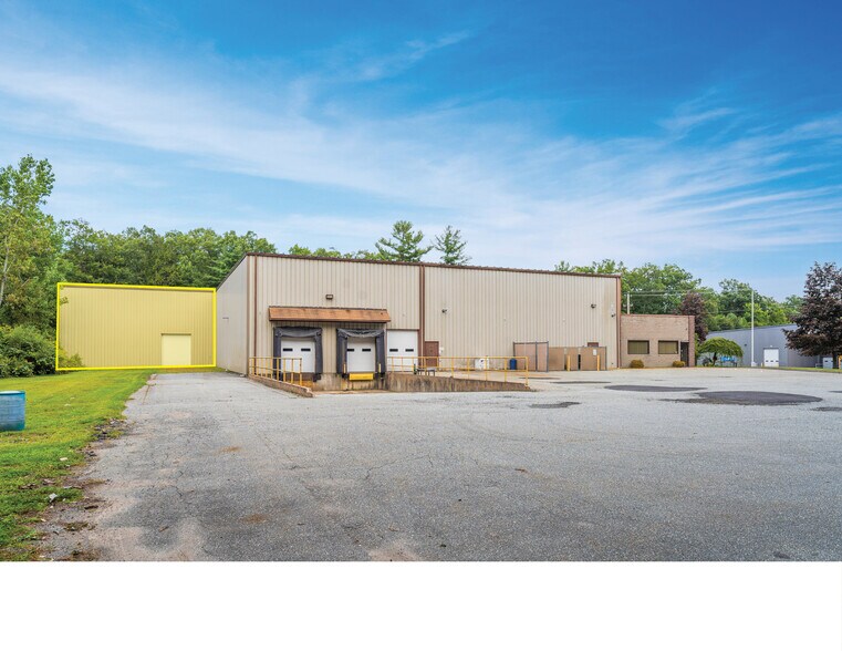 77 Servistar Industrial Way, Westfield, MA à louer - Photo de l’immeuble – Image 3 sur 9