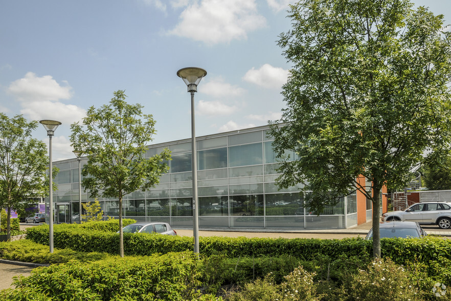Centennial Av, Elstree à vendre - Photo de l’immeuble – Image 2 sur 5