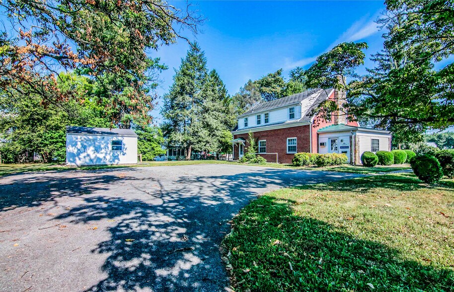 1540 Apperson Dr, Salem, VA à vendre - Photo de l’immeuble – Image 2 sur 14