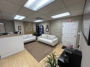 405 N Maclay Ave, San Fernando, CA à louer Hall d’entrée– Image 2 sur 2