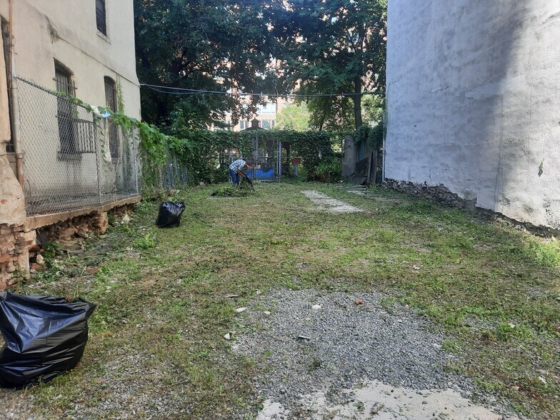 245 E 123rd St, New York, NY à vendre - Photo de l’immeuble – Image 2 sur 3
