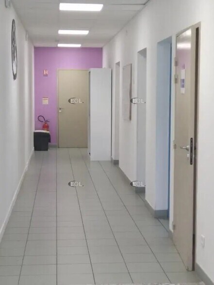 Bureau dans Carpentras à louer - Photo de l’immeuble – Image 2 sur 4