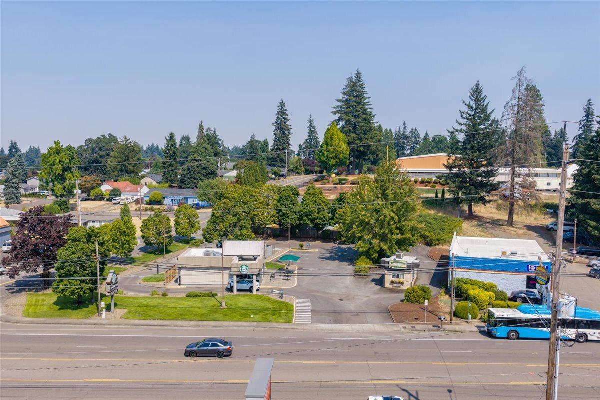 3912 Commercial St SE, Salem, OR à vendre Photo principale– Image 1 sur 16