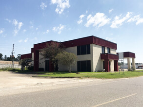 22475 Community Dr, New Caney, TX à vendre Photo de l’immeuble– Image 2 sur 9