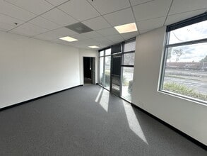 14525 Valley View Ave, Santa Fe Springs, CA à louer Photo intérieure– Image 2 sur 3