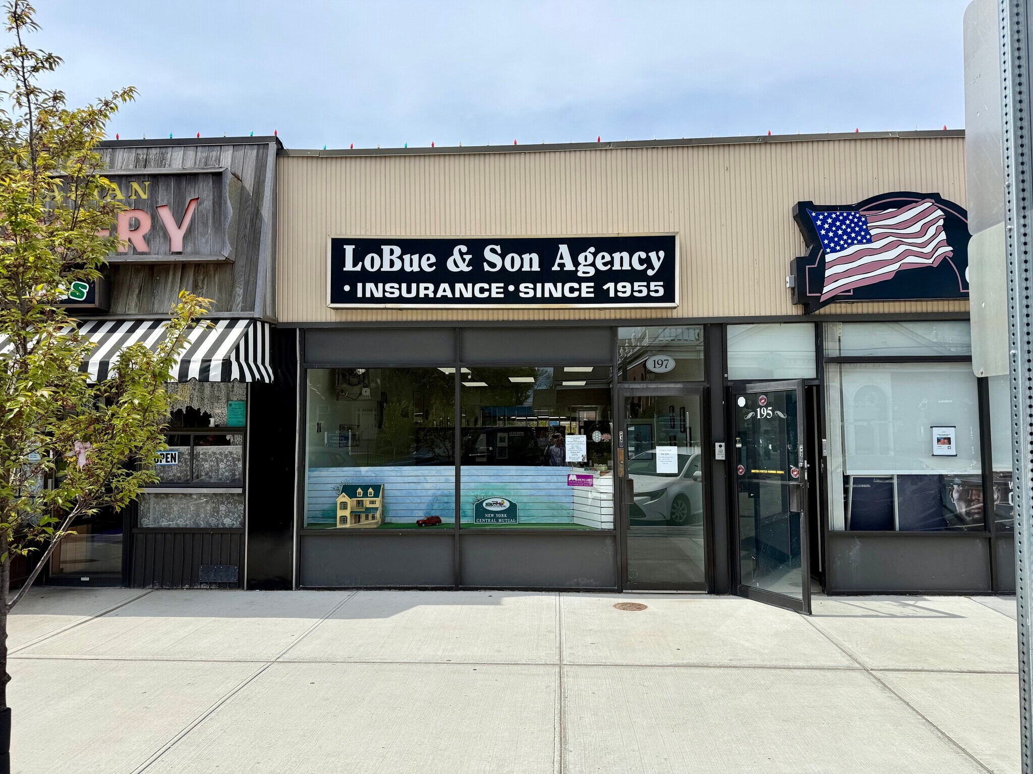 195-201 S Wellwood Ave, Lindenhurst, NY à louer Photo principale– Image 1 sur 6
