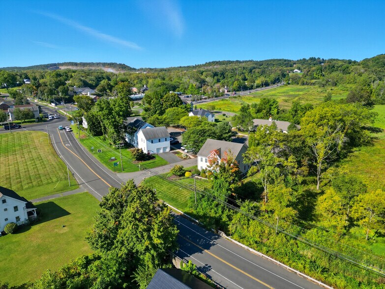 5 Creamery Brk, East Granby, CT à vendre - Photo de l’immeuble – Image 1 sur 33