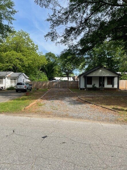 1714 Atlanta Rd SE, Smyrna, GA à vendre - Photo de l’immeuble – Image 3 sur 6
