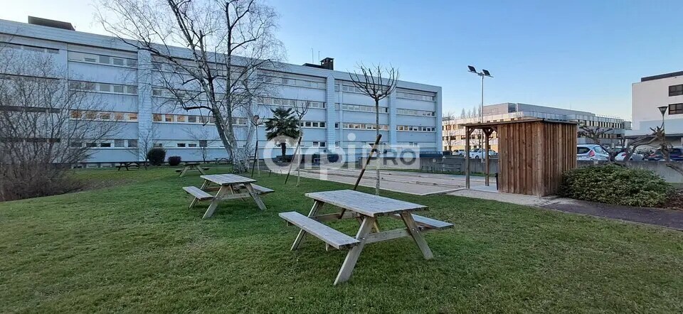 2 Avenue Du Président Pierre Angot, Pau à louer - Photo de l’immeuble – Image 1 sur 5