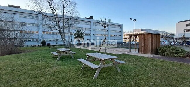Plus de détails pour 2 Avenue Du Président Pierre Angot, Pau - Bureau à louer
