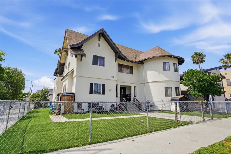 117 N St Louis St, Los Angeles, CA à vendre - Photo de l’immeuble – Image 3 sur 15