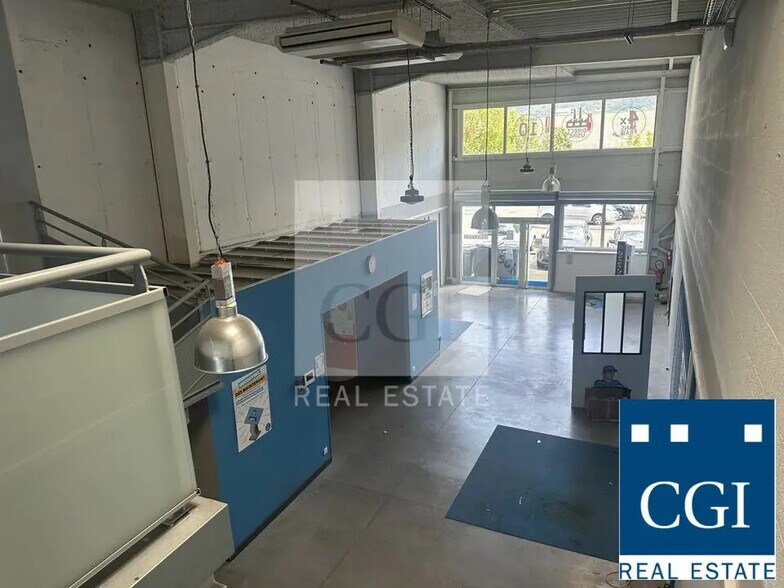 Local commercial dans SAINT-MARTIN-D'HERES à louer - Hall d’entrée – Image 2 sur 7