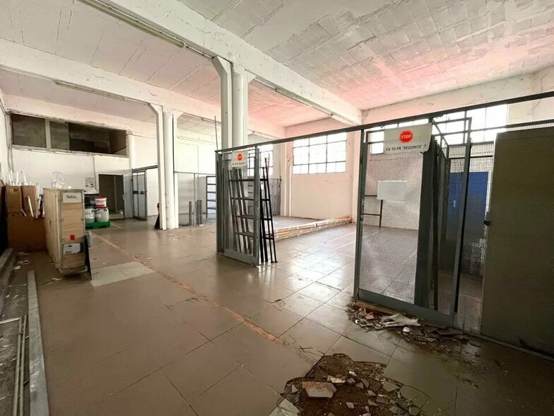Industriel/Logistique dans Nice à louer - Photo de l’immeuble – Image 2 sur 12