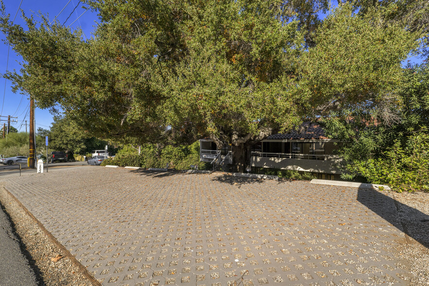 28215 Agoura Rd, Agoura Hills, CA à louer - Photo de l’immeuble – Image 2 sur 15