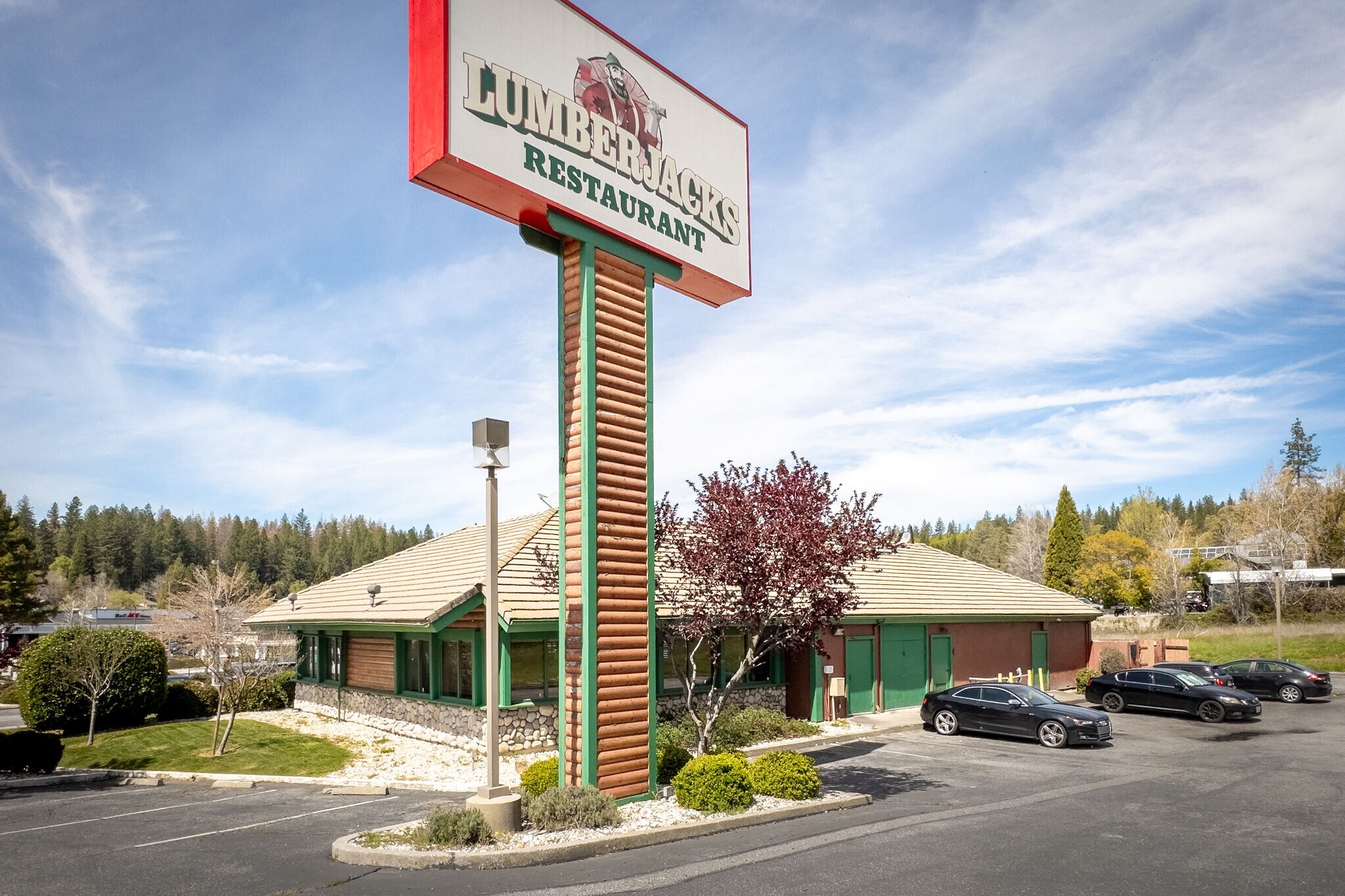 2075 Nevada City Hwy, Grass Valley, CA à vendre Photo principale– Image 1 sur 4