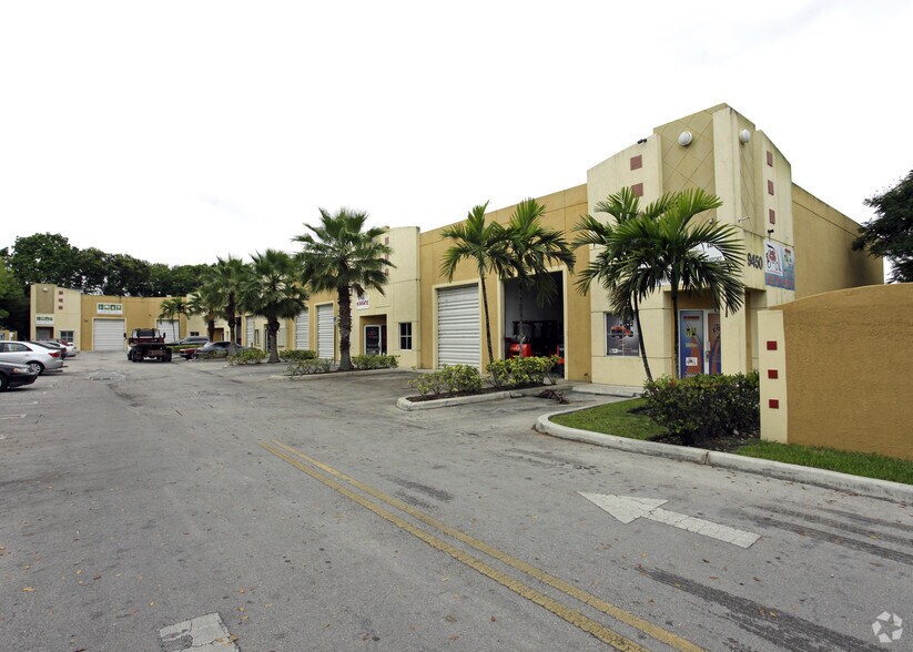 9450 NW 58th St, Miami, FL à louer - Photo principale – Image 1 sur 5
