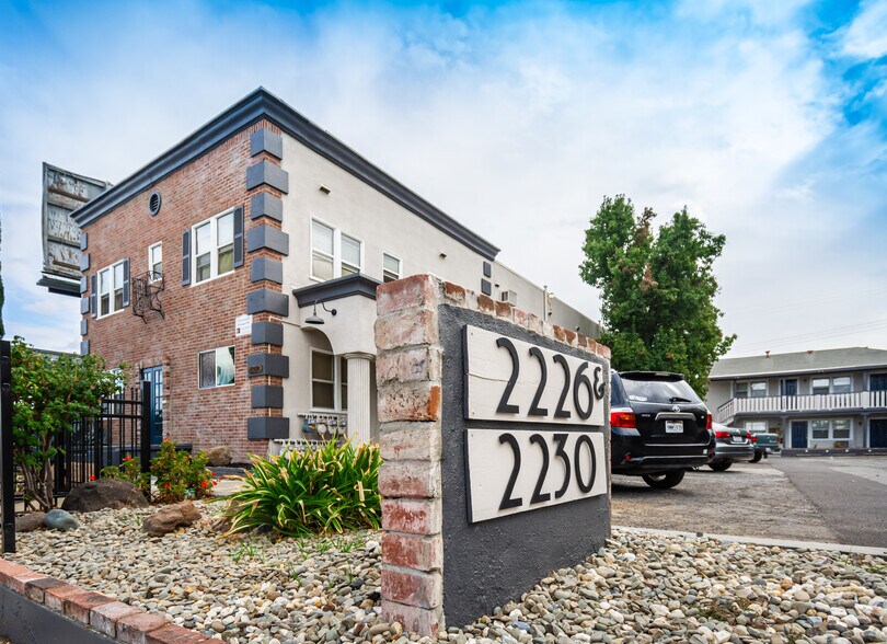 2226-2230 Sutterville Rd, Sacramento, CA à vendre - Photo de l’immeuble – Image 1 sur 24