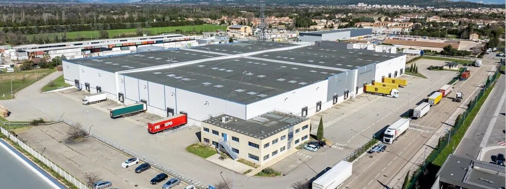 Industriel/Logistique dans Salon-de-Provence à louer - Photo principale – Image 1 sur 1