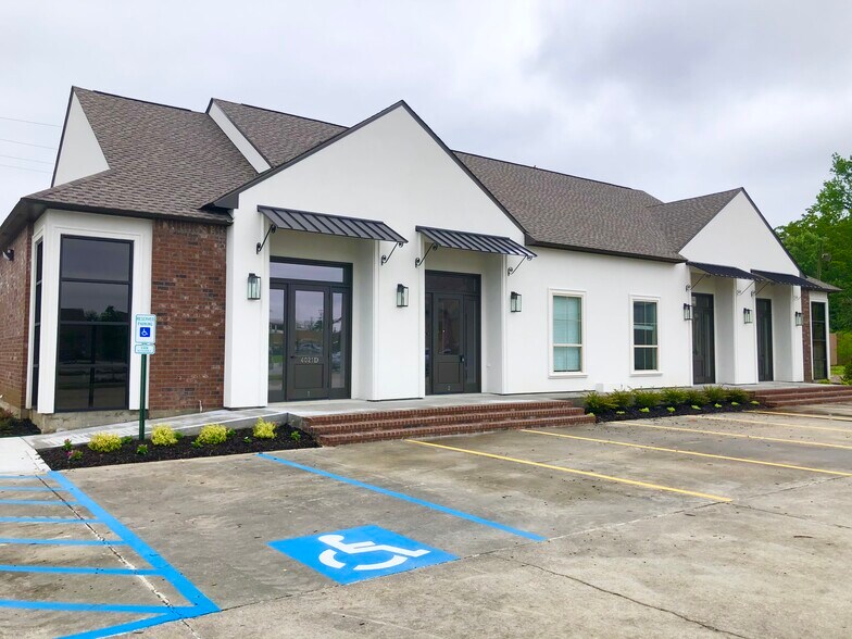W 4021 W. E. Heck Ct., Bldg E, Baton Rouge, LA à louer - Photo principale – Image 1 sur 20