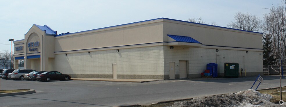 7939-7973 Brewerton Rd, Cicero, NY à vendre - Photo de l’immeuble – Image 2 sur 10